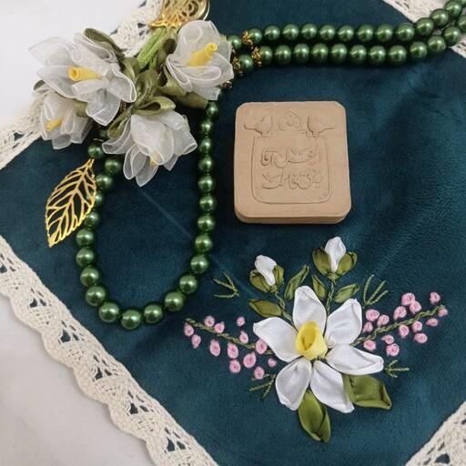 جانماز روباندوزی شده طرح نرگس  با پارچه مخمل جاسمین